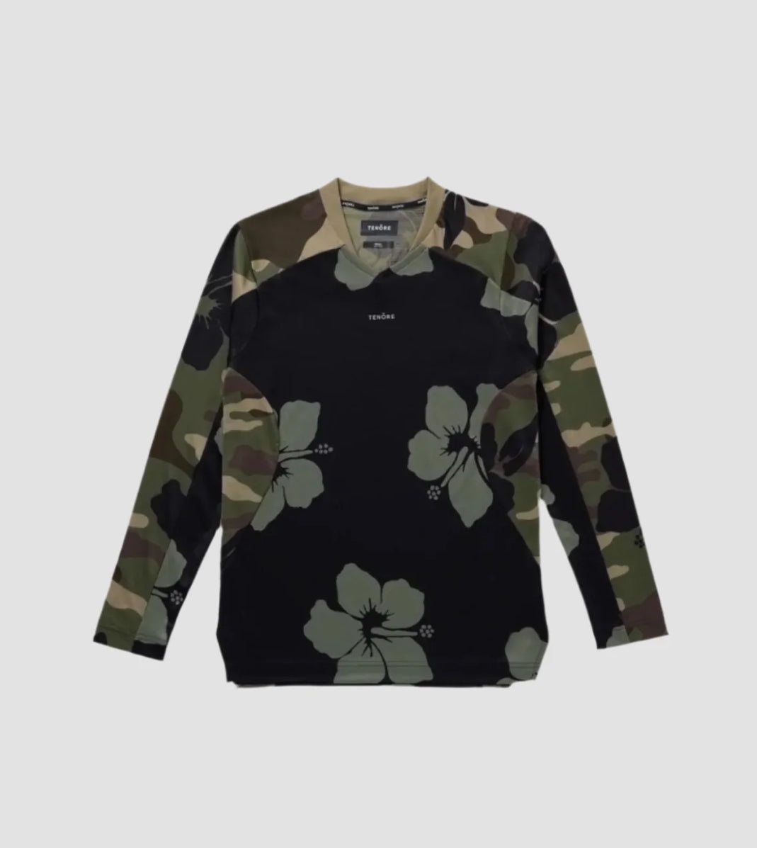 TENORE - Women’s Football LS Jersey in Camo Hibiscus